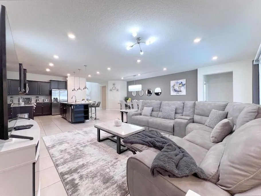 Luxurious Pool Home With Private Pool-2061Lc Davenport Holiday home