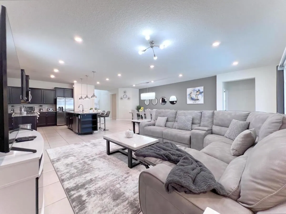 Luxurious Pool Home With Private Pool-2061Lc contacts