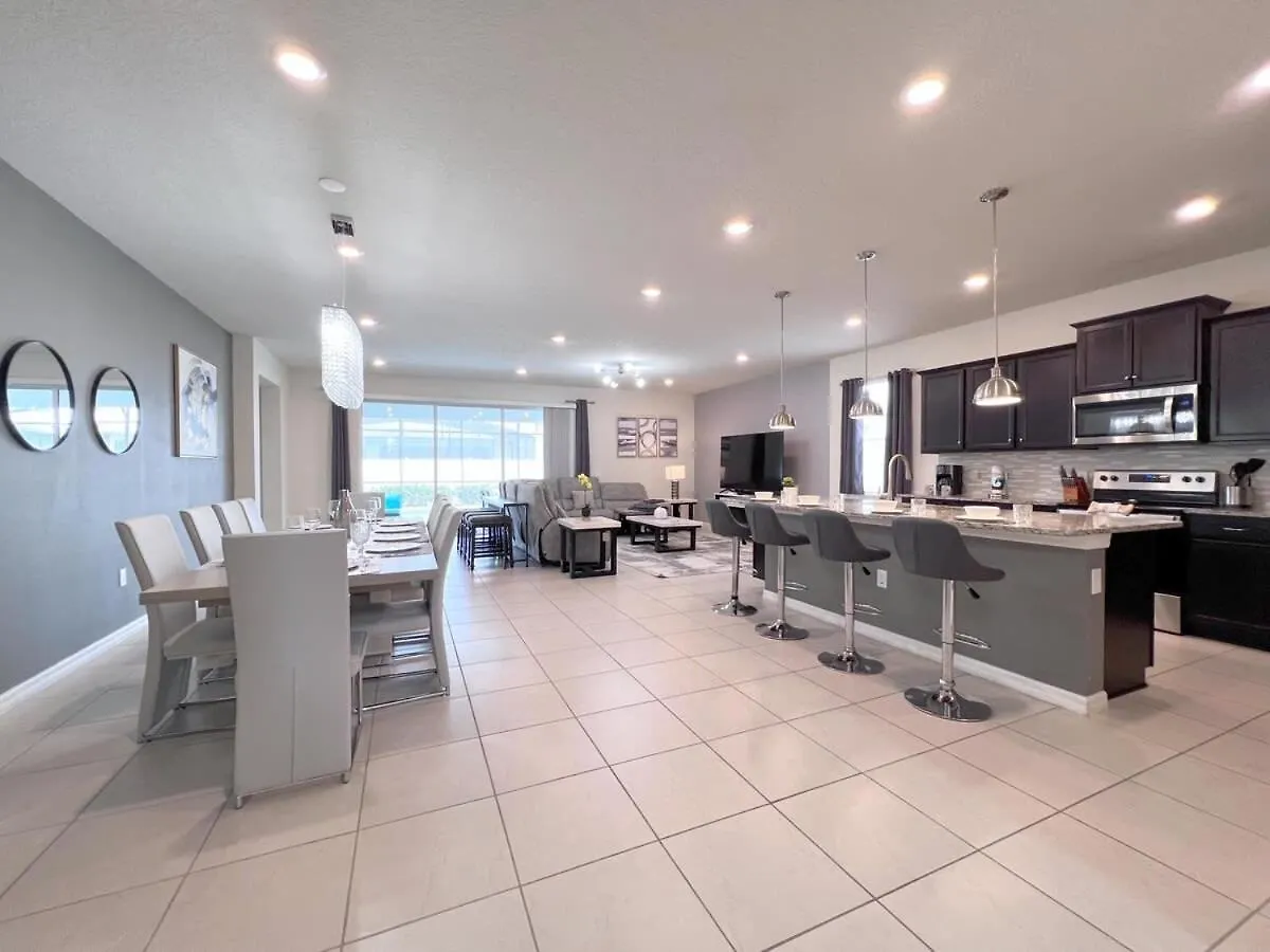 Luxurious Pool Home With Private Pool-2061Lc Davenport