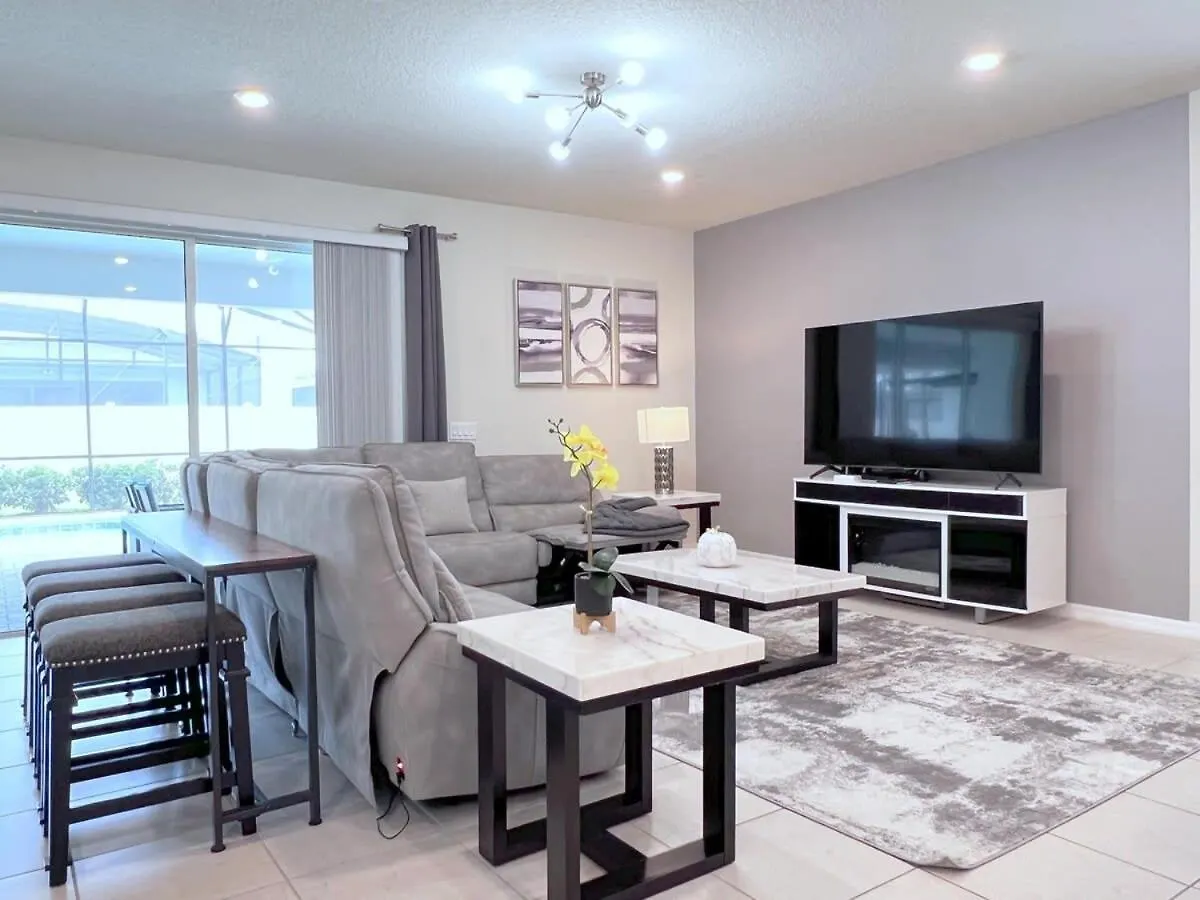 Luxurious Pool Home With Private Pool-2061Lc Davenport Holiday home